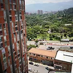 Apartamento Urbanización Capri, cerca a Universidad de Antioquia